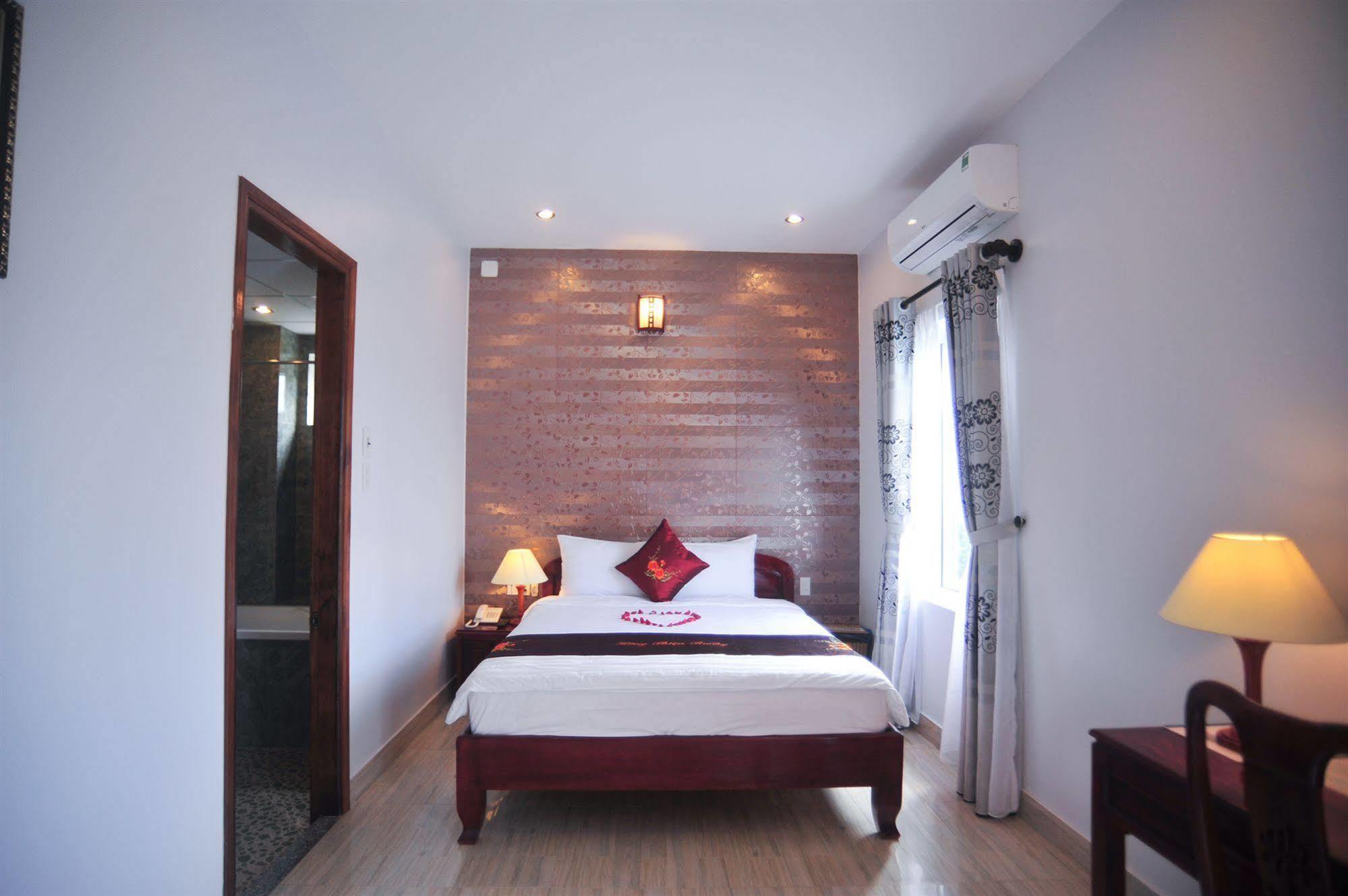 Hong Thien Ruby Hotel Hue Exteriör bild